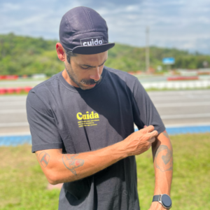 Camiseta Cuida Preta